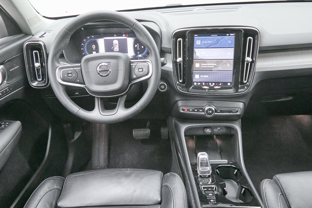 2023 VOLVO XC40 - Image 25