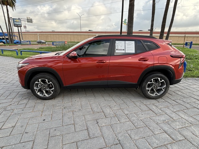 2024 Chevrolet Trax LT photo 4