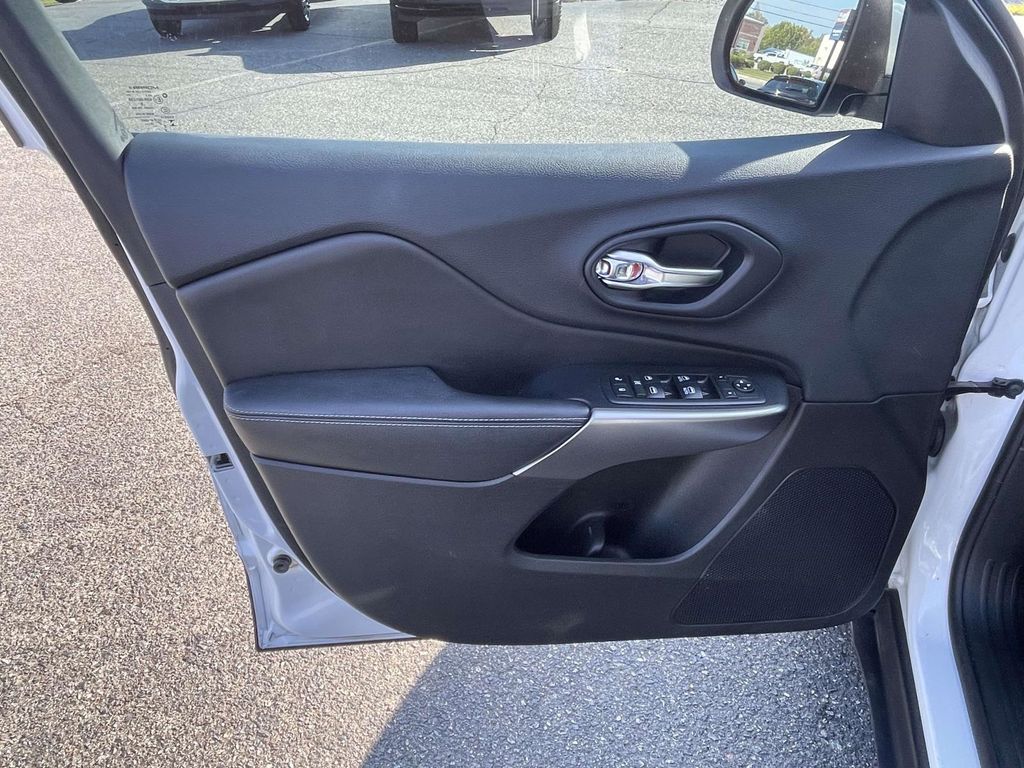 2019 Jeep Cherokee Latitude photo 23