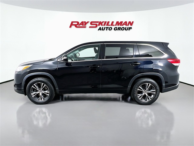 2018 Toyota Highlander LE photo 4