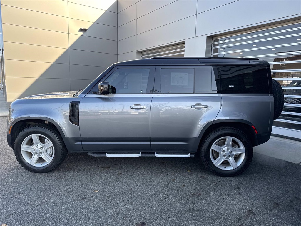 2023 Land Rover Defender 110 SE photo 4