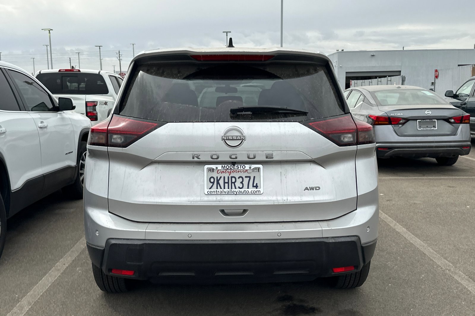 2024 Nissan Rogue S photo 2