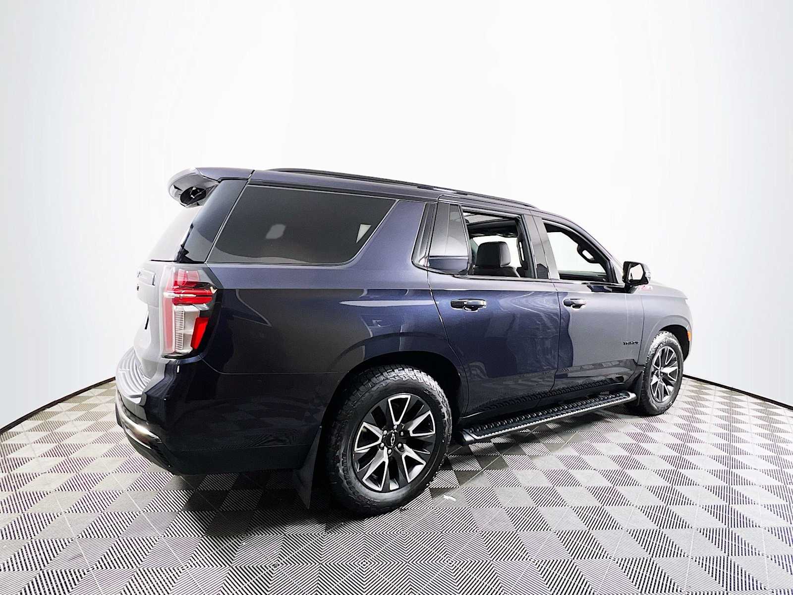 2022 Chevrolet Tahoe Z71 photo 2