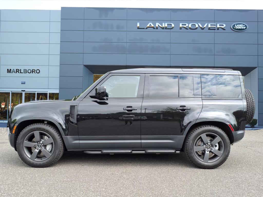 2025 Land Rover Defender 110 S photo 6
