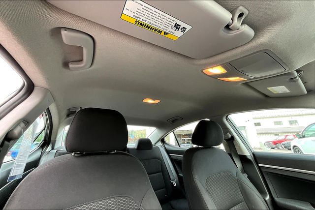 2019 Hyundai Elantra SE photo 17