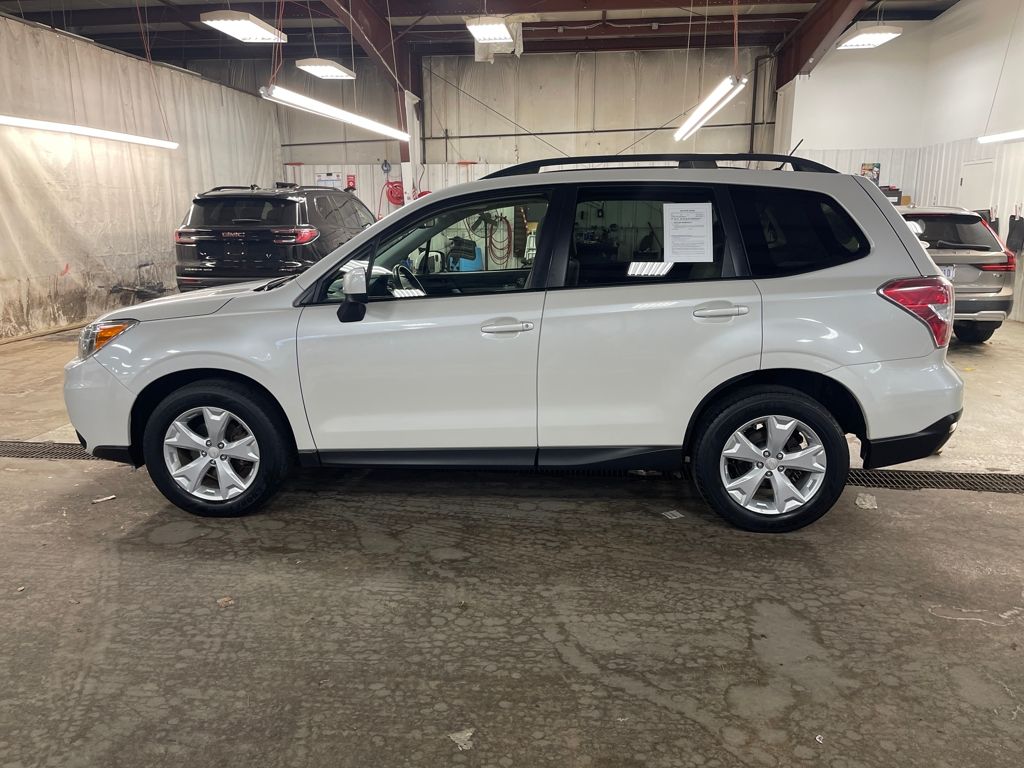 2015 Subaru Forester 2.5i Premium photo 2