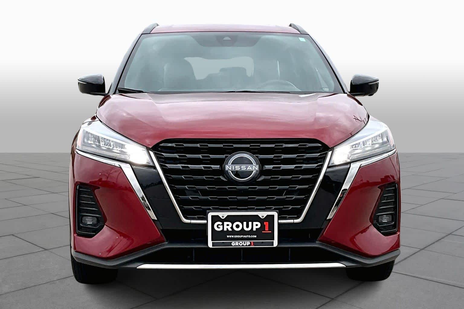 2022 Nissan Kicks SR photo 3