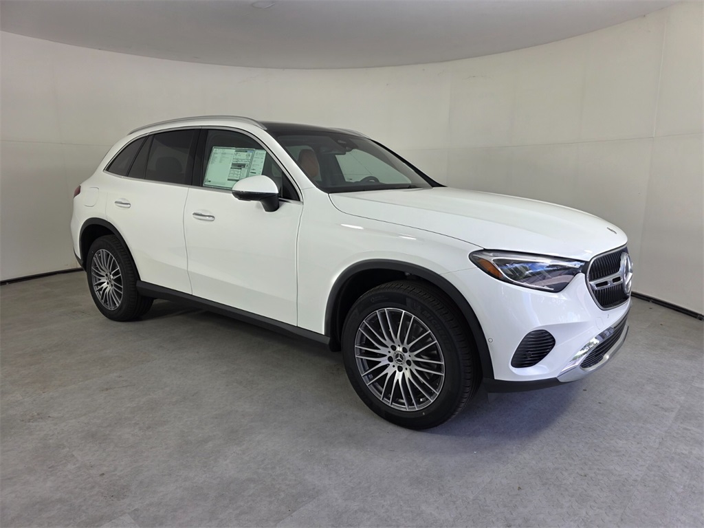 2026 Mercedes-Benz GLC Base's photo
