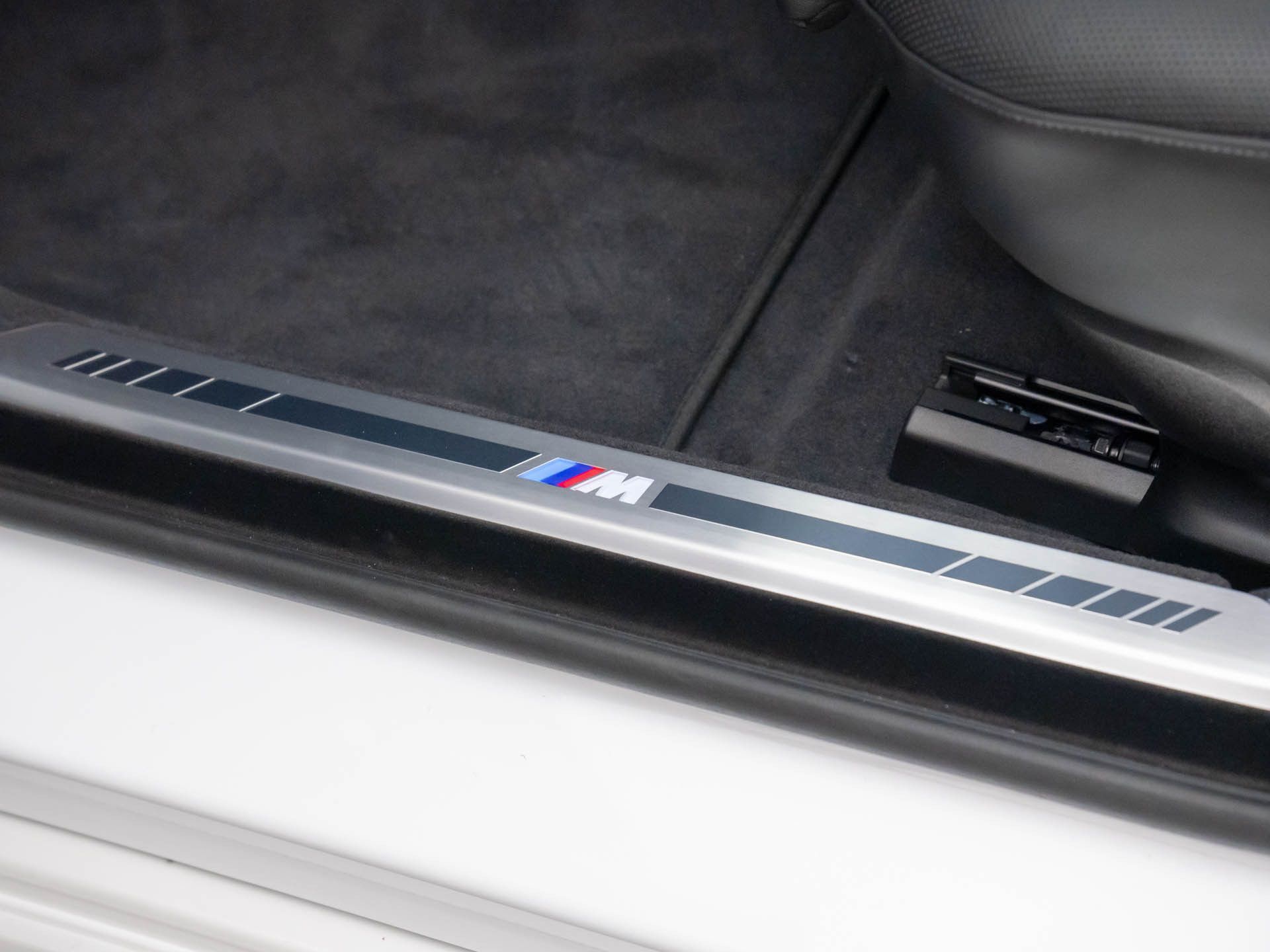 New 2025 Mineral White Metallic BMW 760i xDrive image 14
