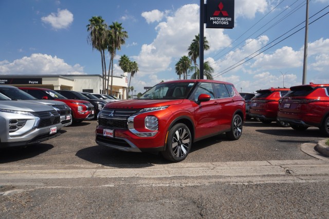 2025 Mitsubishi Outlander SE's photo