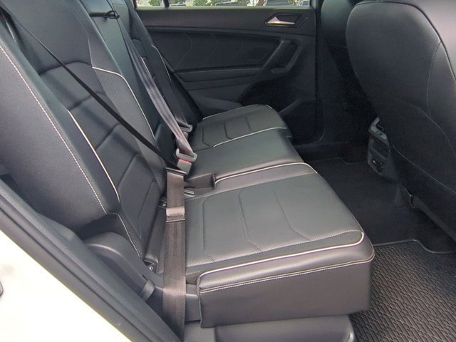2023 Volkswagen Tiguan SEL R-Line Black photo 16