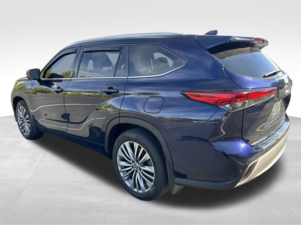 2021 Toyota Highlander Platinum photo 3