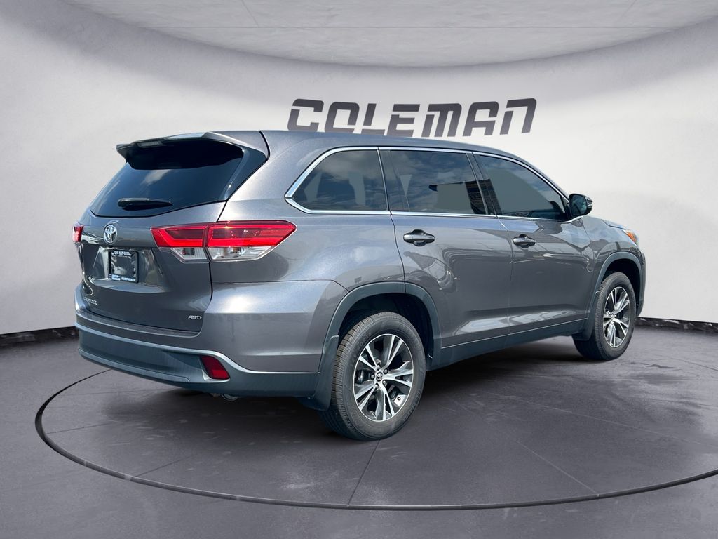 2019 Toyota Highlander LE photo 4
