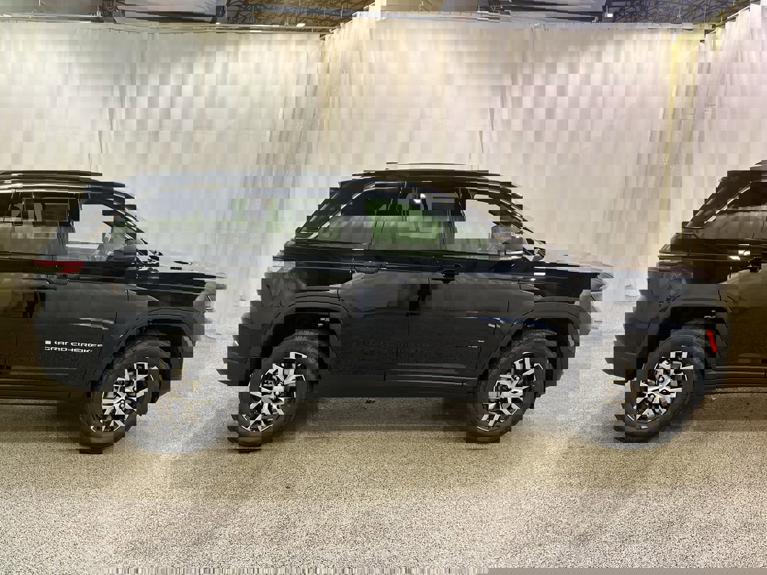 2025 Jeep Grand Cherokee Limited photo 4