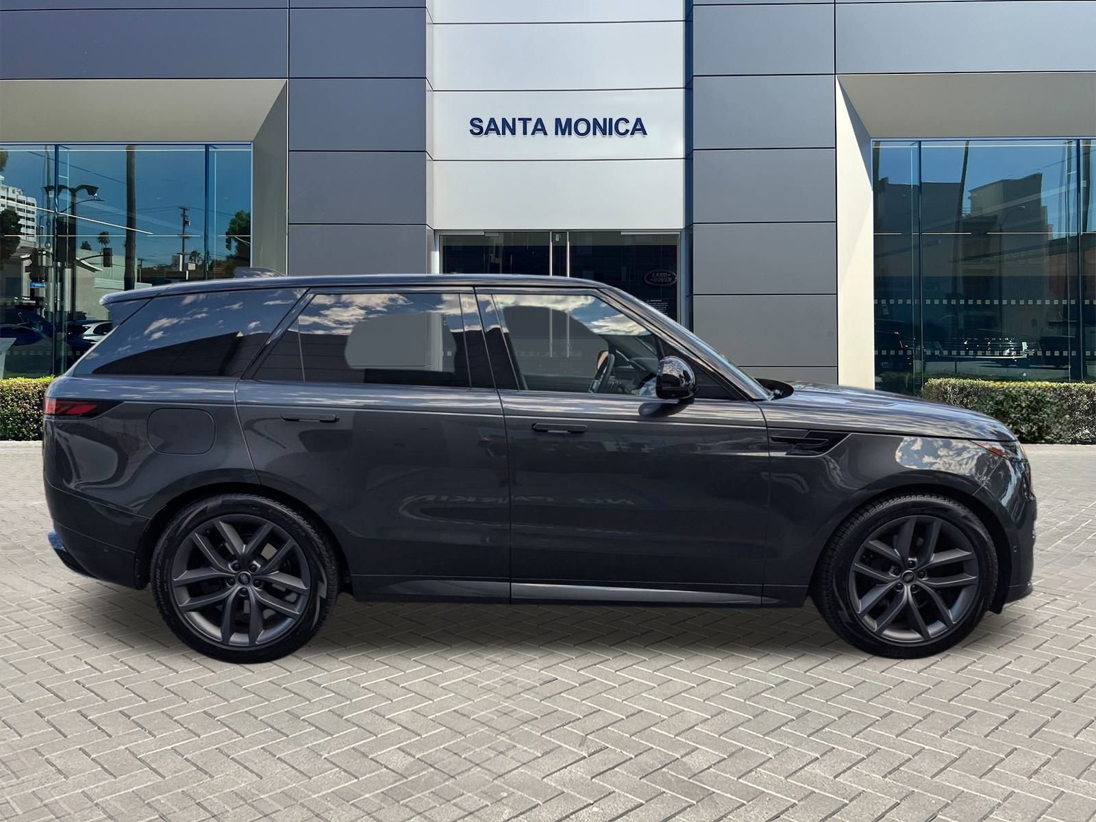 2024 Land Rover Range Rover Sport SE photo 4