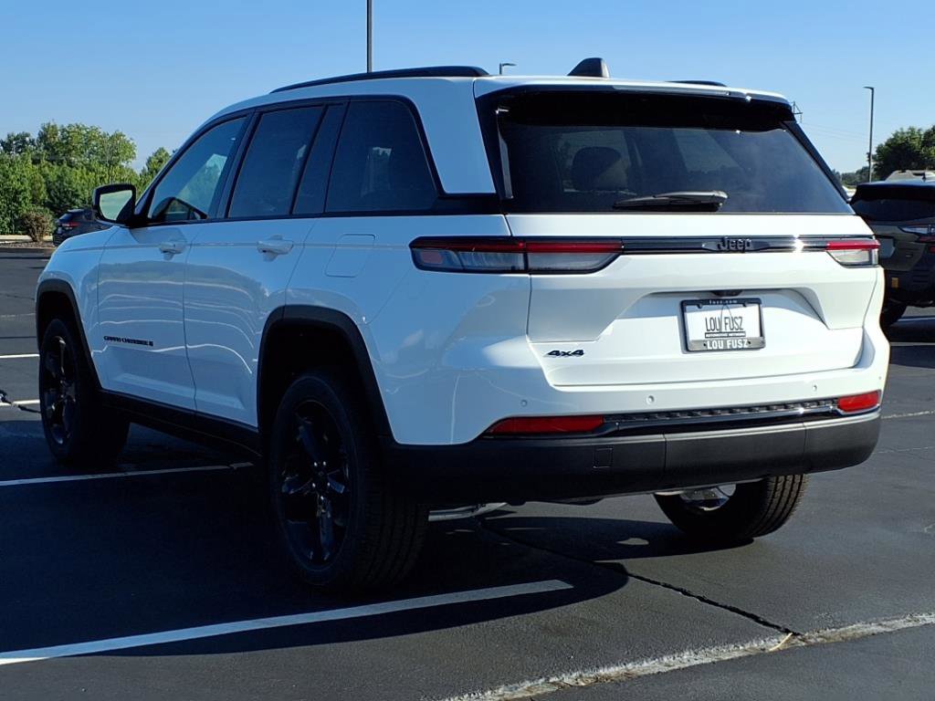 2025 Jeep Grand Cherokee Altitude photo 4