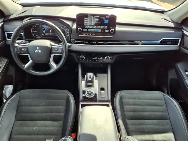 2024 Mitsubishi Outlander SE photo 3