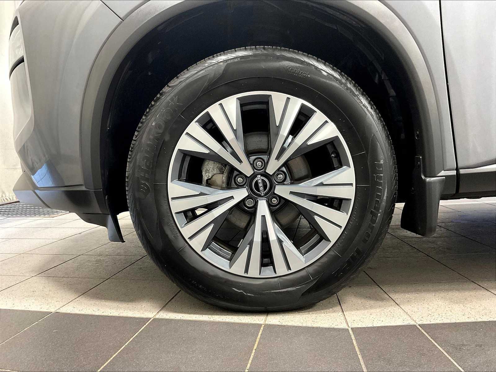 2023 Nissan Rogue SV photo 7