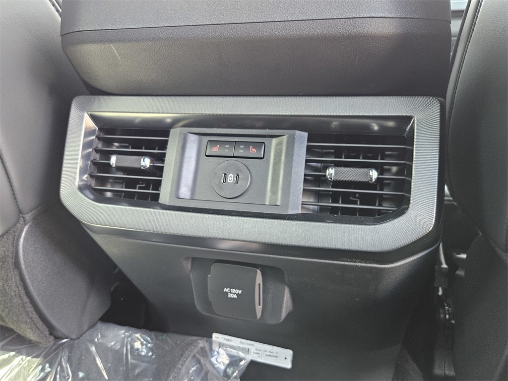 2025 Ford F-350 Platinum photo 34
