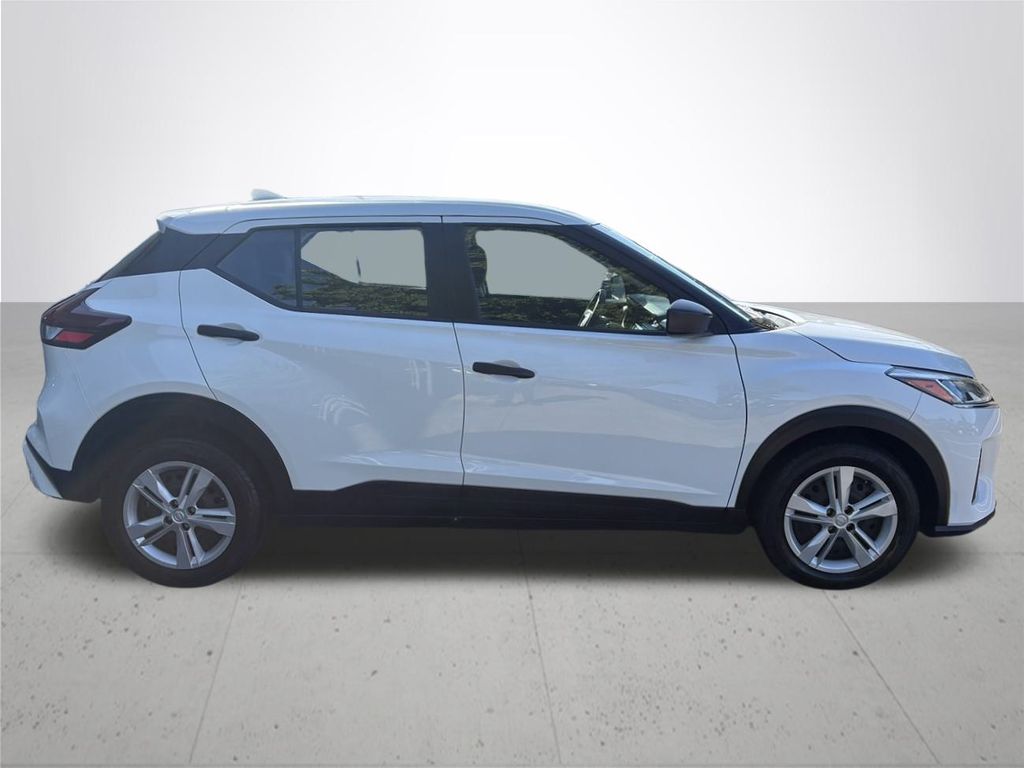 2024 Nissan Kicks S photo 6