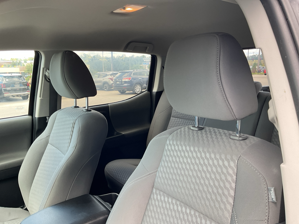 2023 Toyota Tacoma SR 4x4 photo 16