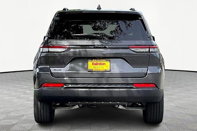 2025 Jeep Grand Cherokee Altitude photo 4