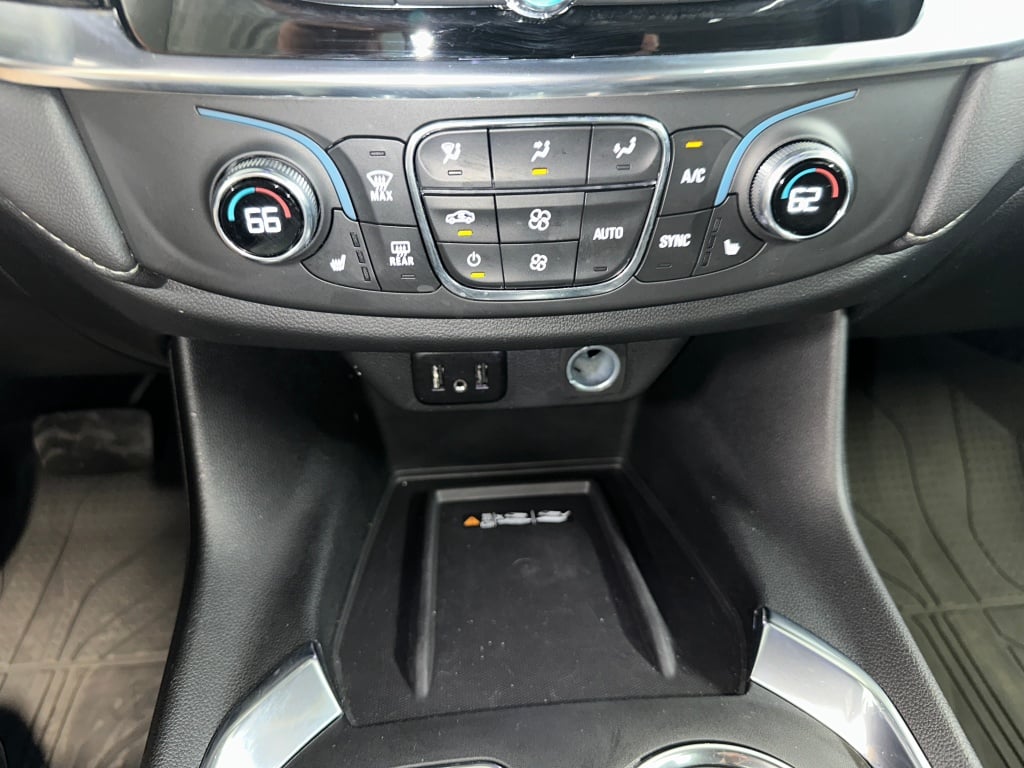 2023 Chevrolet Traverse Leather photo 11