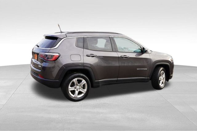 2024 Jeep Compass Latitude photo 4