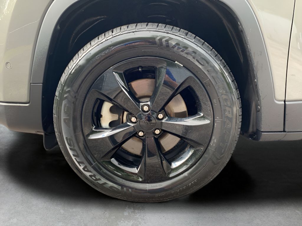 2023 Jeep Cherokee Altitude photo 30