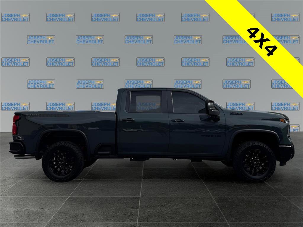 2025 Chevrolet Silverado 2500HD LT photo 2