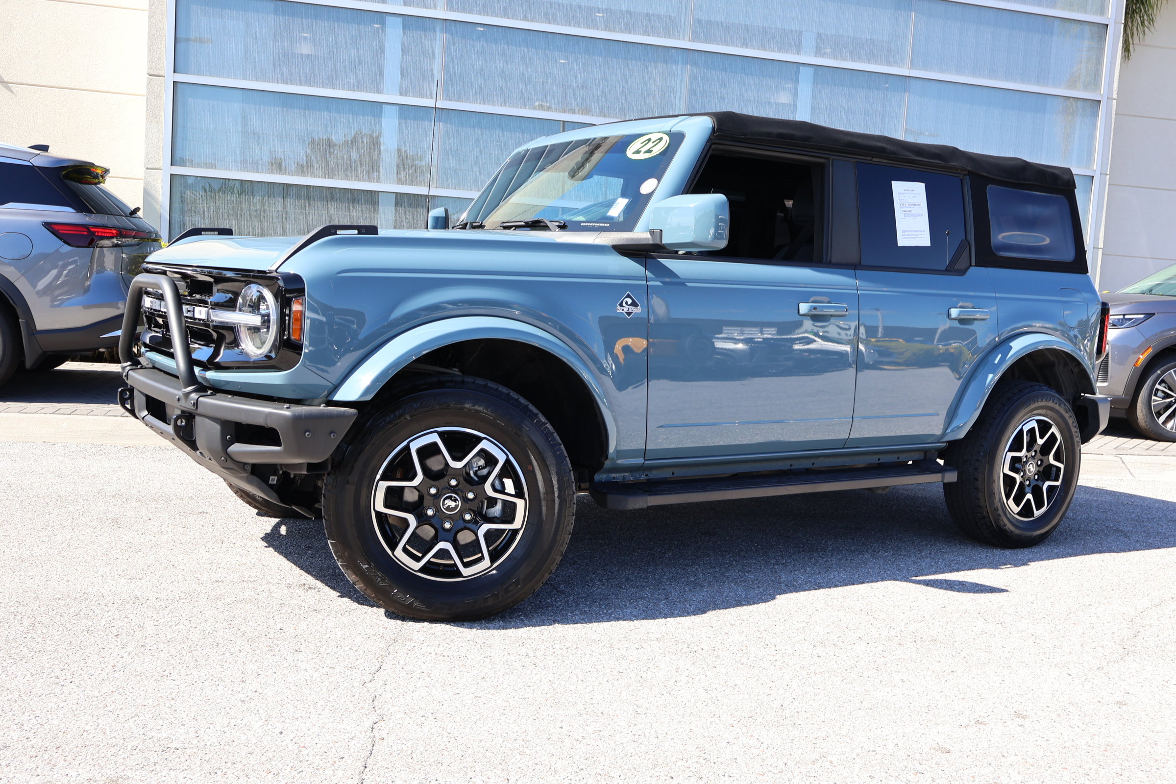 2022 Ford Bronco 4-Door Outer Banks's photo