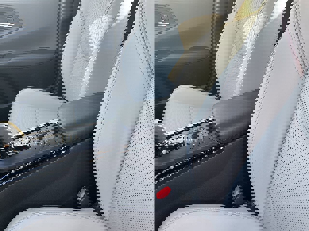 2025 Toyota Prius XLE photo 21