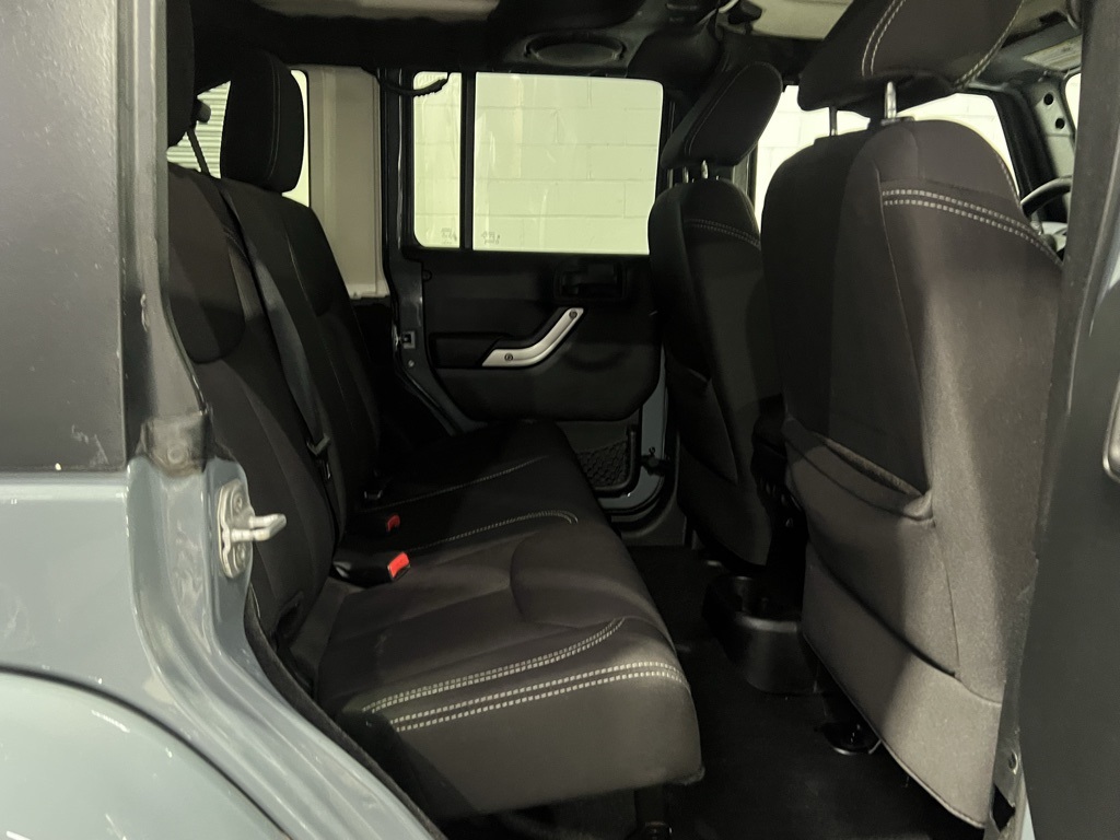 2014 Jeep Wrangler Unlimited Sahara photo 11