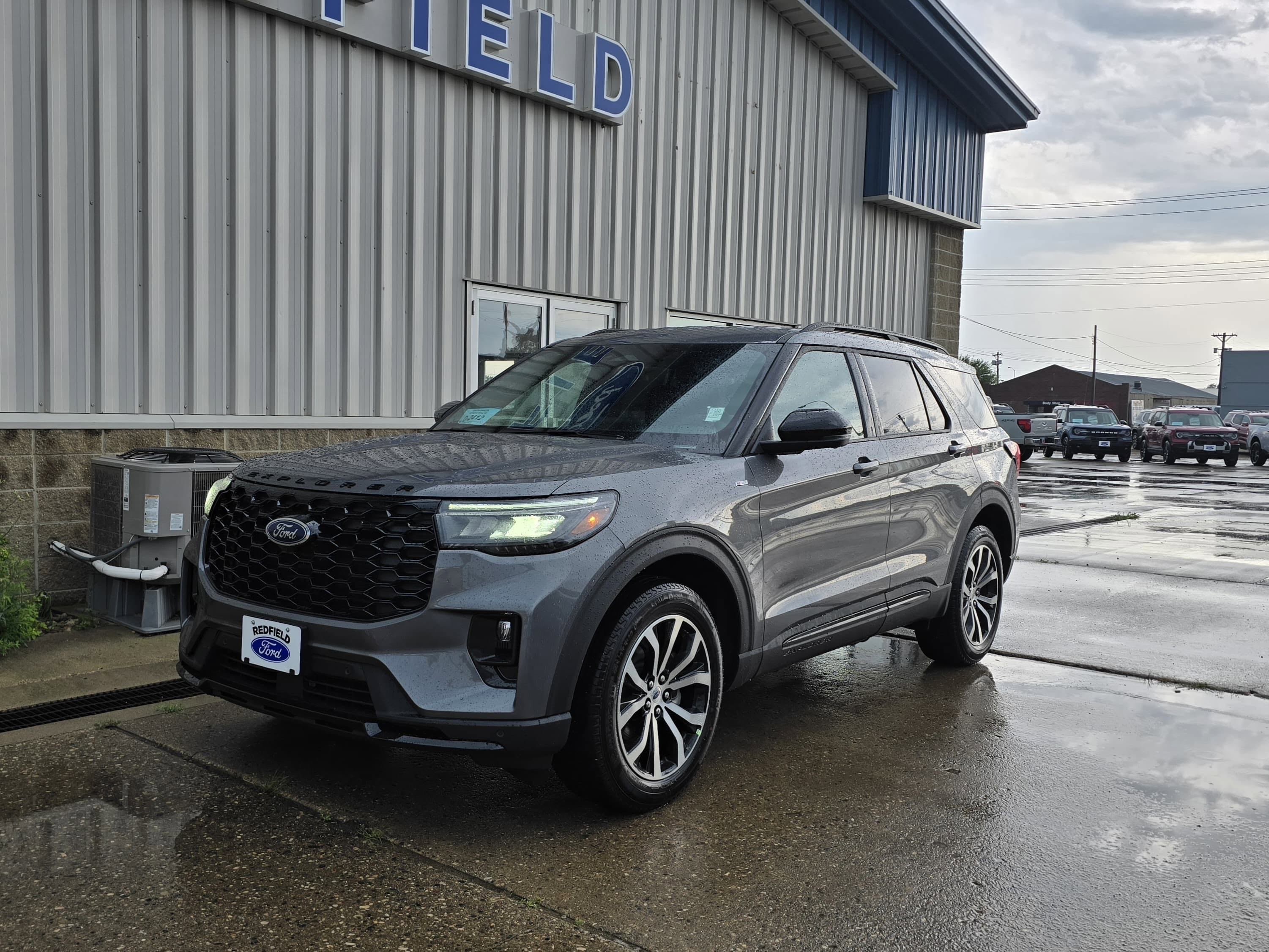 2025 Ford Explorer ST-Line photo 3