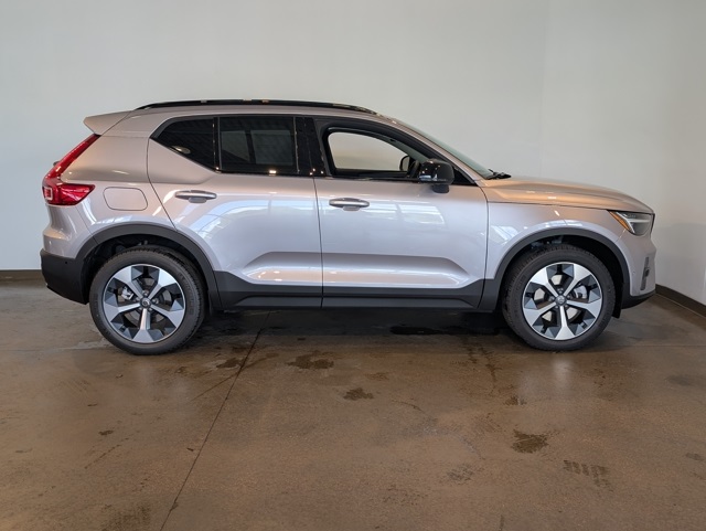 2026 Volvo XC60 B5 Plus photo 6