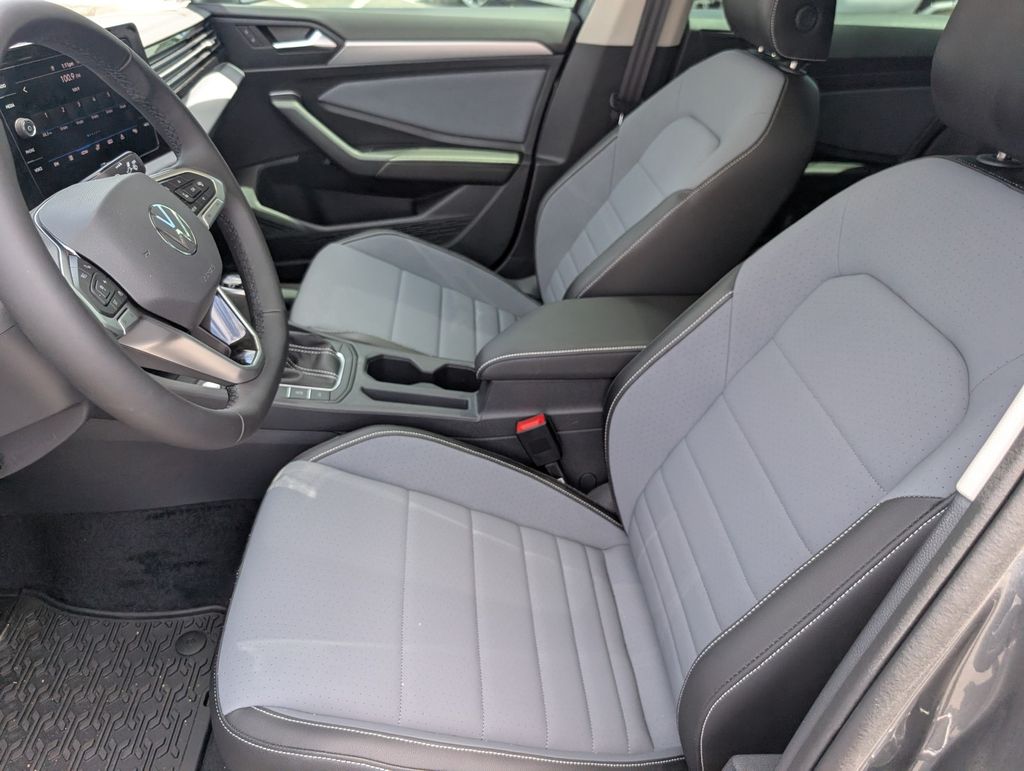 2025 Volkswagen Jetta 1.5T SE photo 11