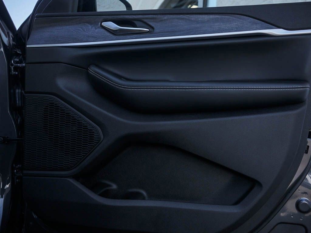 2025 Jeep Grand Cherokee Limited photo 6