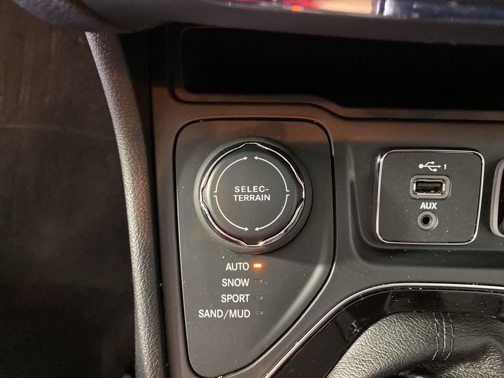 2020 Jeep Cherokee Limited photo 18