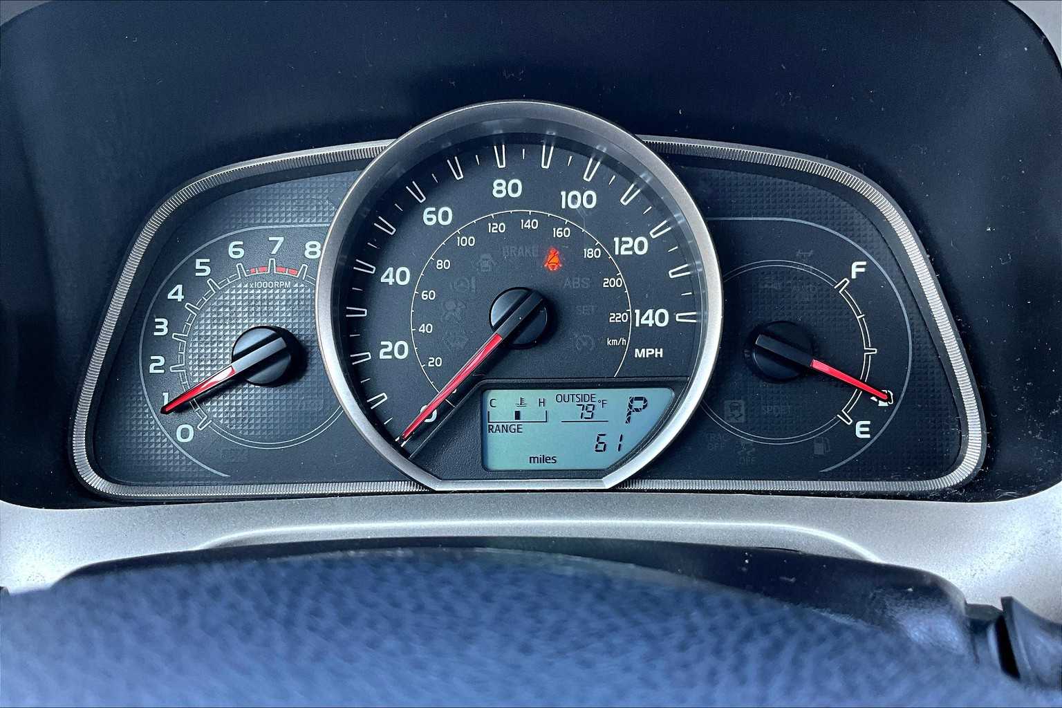 2014 Toyota RAV4 LE photo 24
