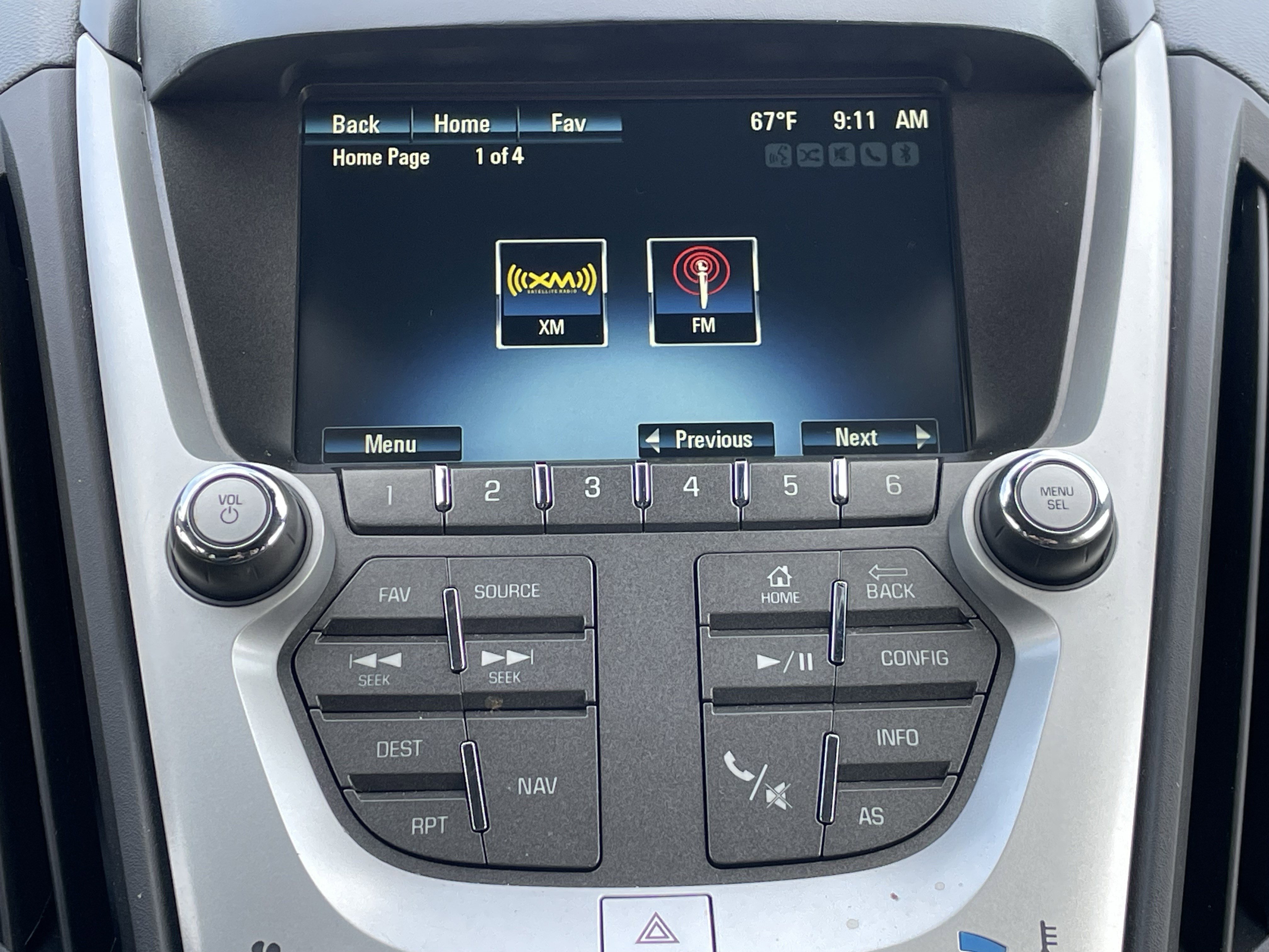 2017 Chevrolet Equinox LT photo 2