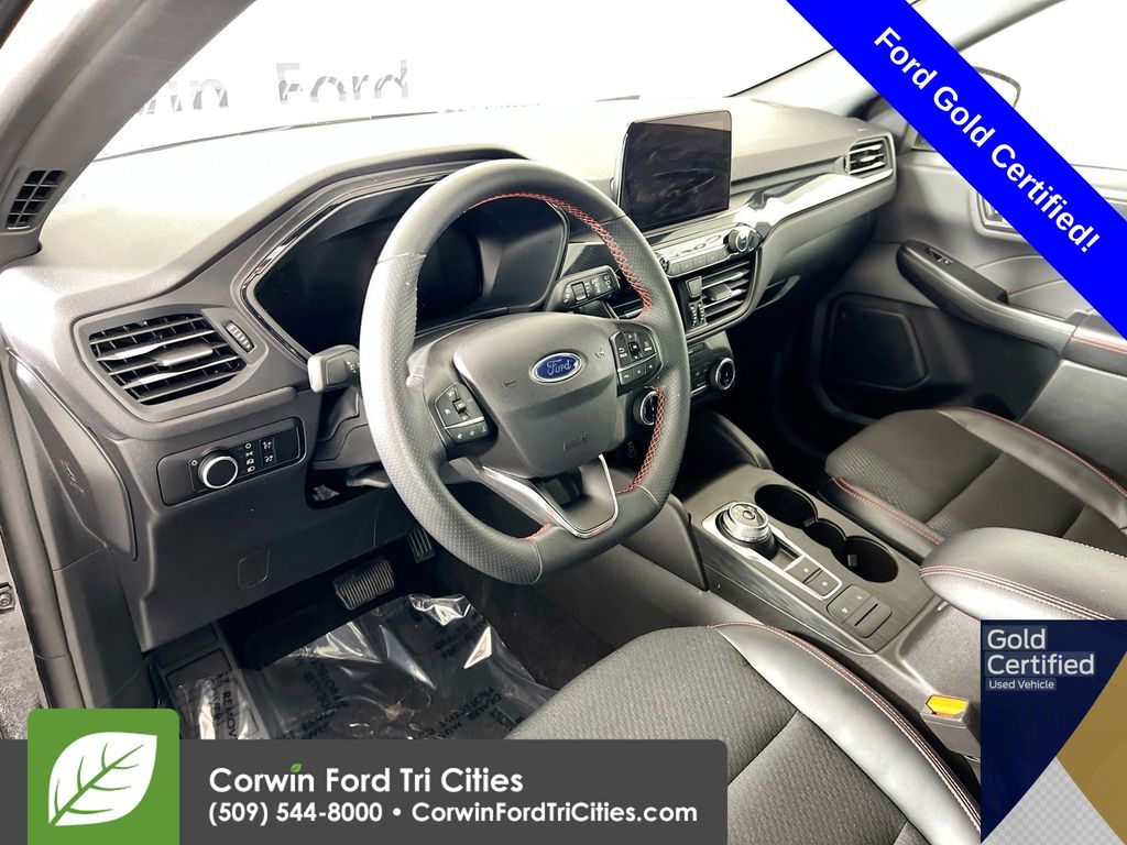 2025 Ford Escape ST-Line photo 3