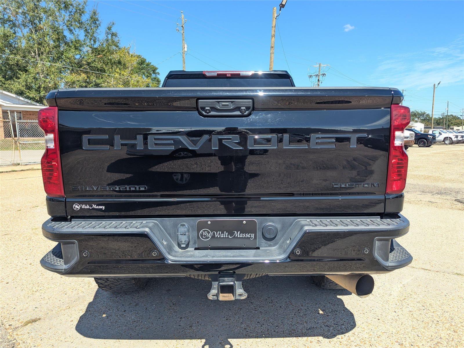 2024 Chevrolet Silverado 2500HD Custom photo 4