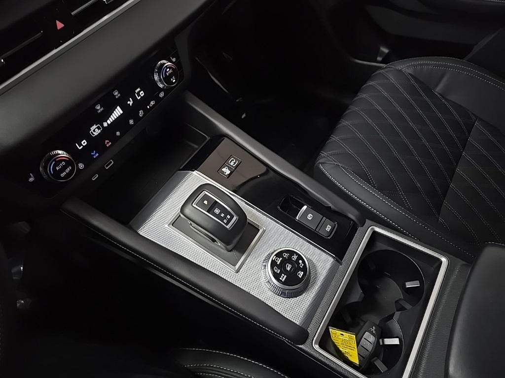 2023 Mitsubishi Outlander PHEV SEL photo 28