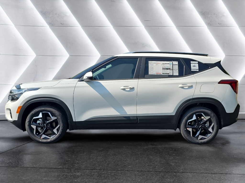 2025 Kia Seltos S photo 2