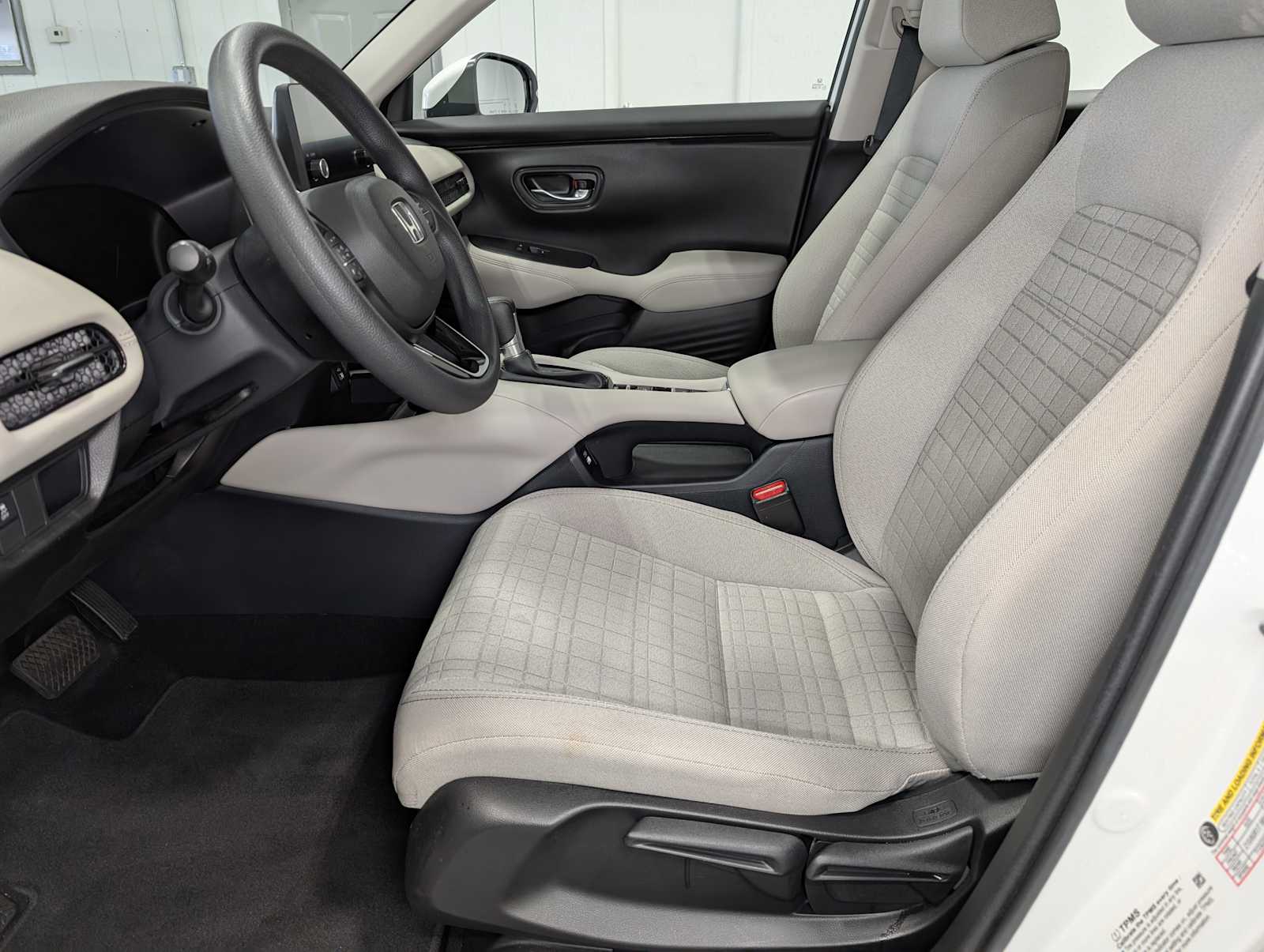 2023 Honda HR-V LX photo 4