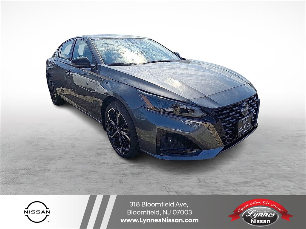 2025 Nissan Altima SR's photo