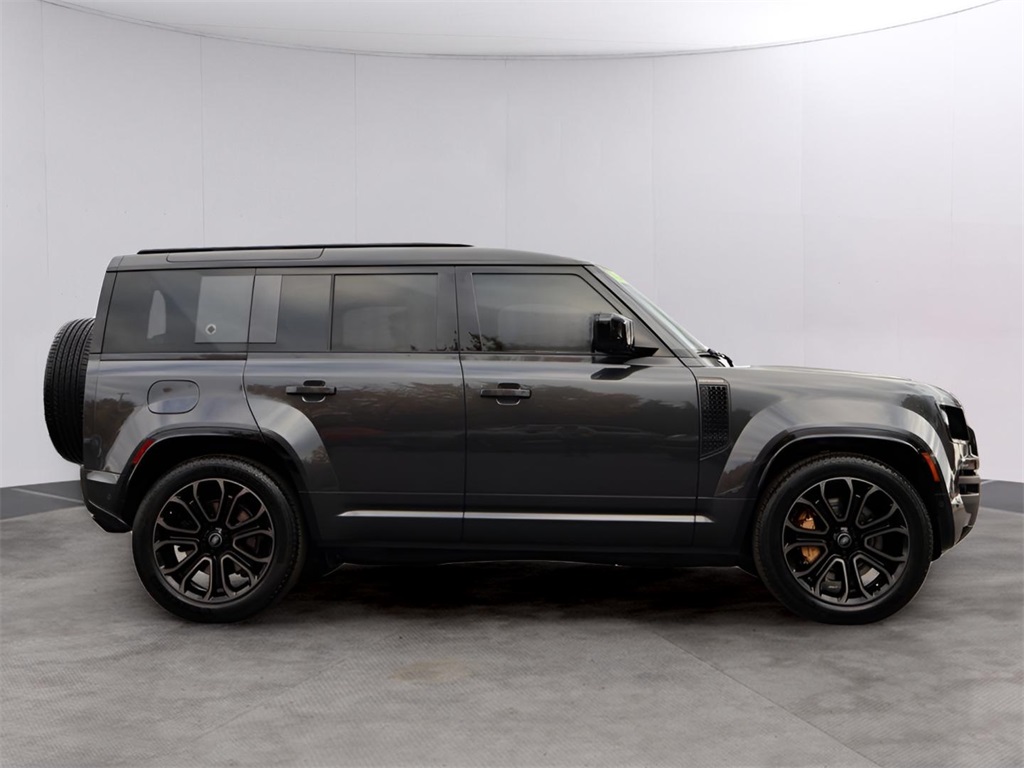 2025 Land Rover Defender 110 V8 photo 4