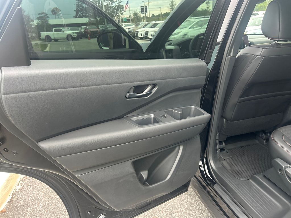 2025 Nissan Pathfinder Rock Creek photo 15