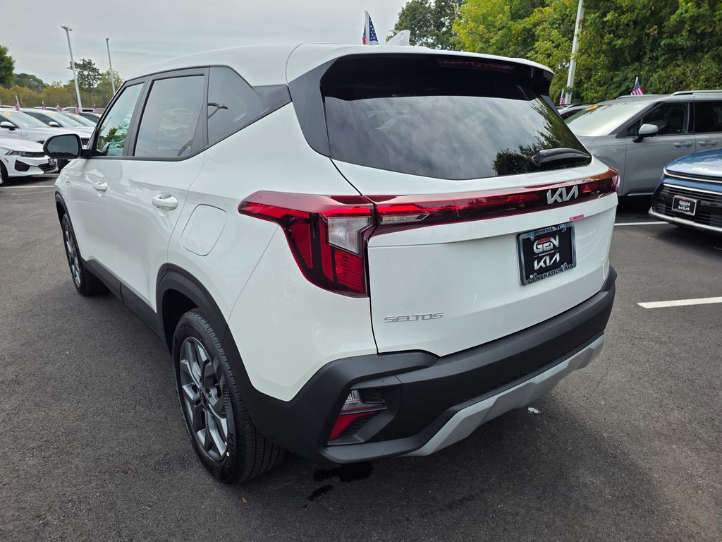 2025 Kia Seltos LX photo 7