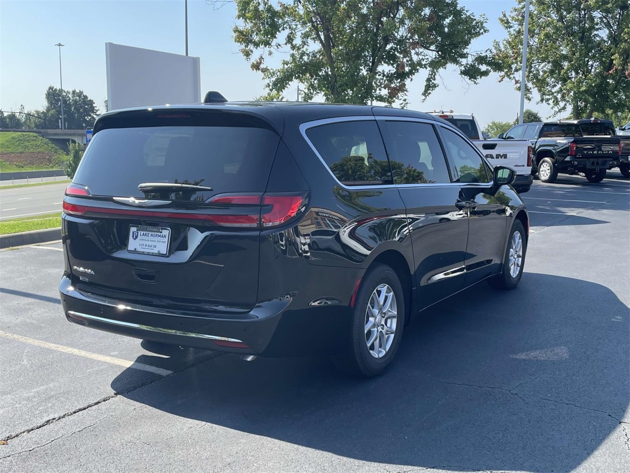 2026 Chrysler Pacifica photo 6